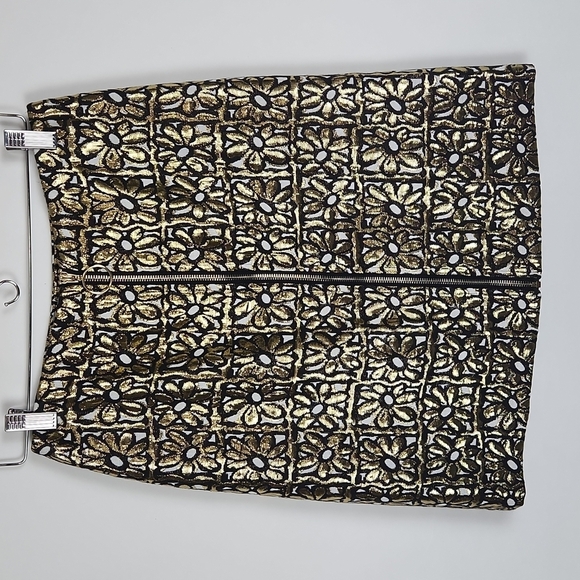 J. McLaughlin Dresses & Skirts - NWOT J. McLaughlin Black Gold Metallic Floral Jacquard Zip Front Skirt Size 2